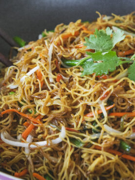 Stir Fried Chow Mein - Mi Xao Mem