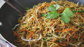 Stir Fried Chow Mein - Mi Xao Mem