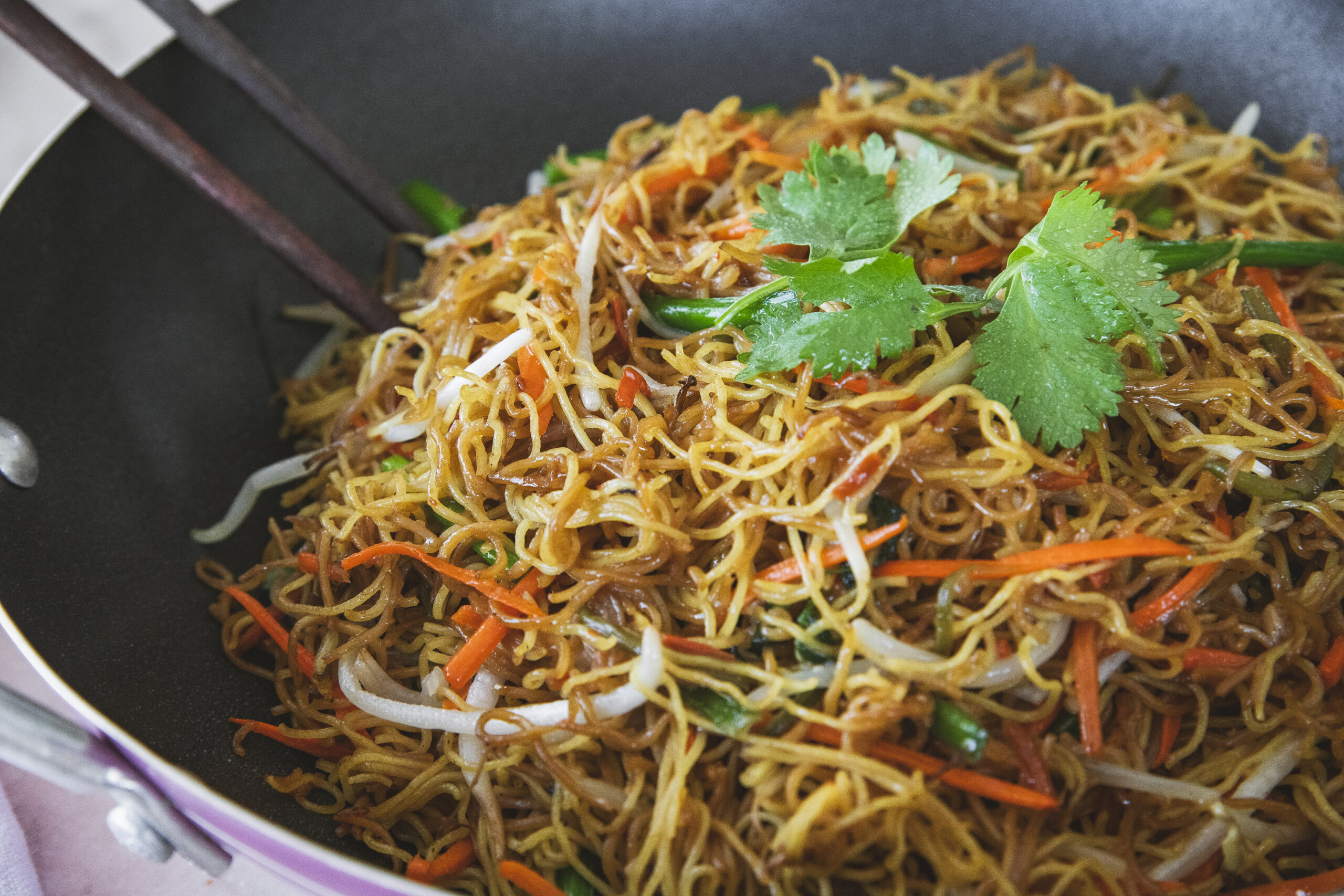 Stir Fried Chow Mein - Mi Xao Mem